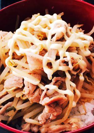 豚肉ともやしのバター醤油丼 マヨネーズ和-レシピのメイン写真