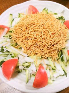 野菜たっぷり!揚麺で簡単パリパリサラダ♪-レシピのメイン写真