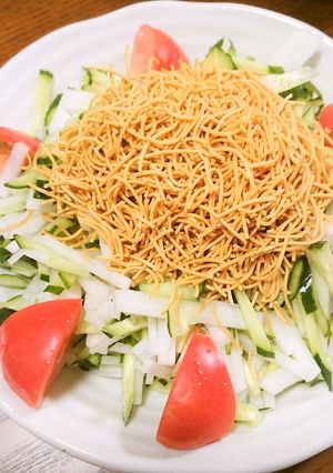 野菜たっぷり！揚麺で簡単パリパリサラダ♪-レシピのメイン写真