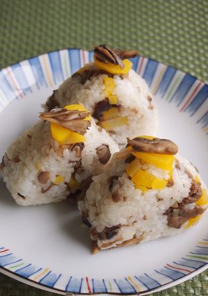 きのこと牛しぐれ煮の栗入オイルおにぎり-レシピのメイン写真