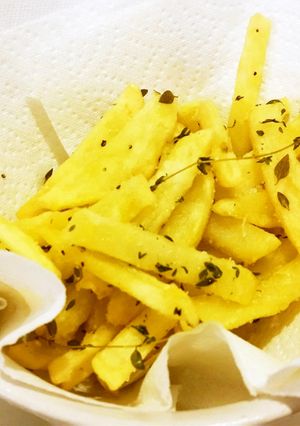 ハーブ風味のフライドポテトと3種のソース-レシピのメイン写真