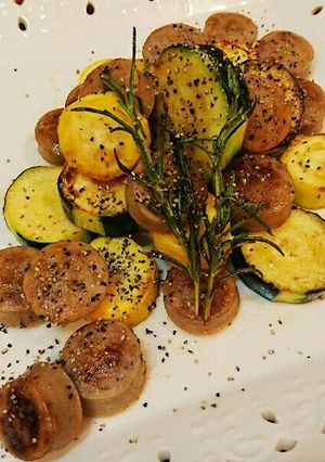 ズッキーニとソーセージの簡単♪香草炒め-レシピのメイン写真