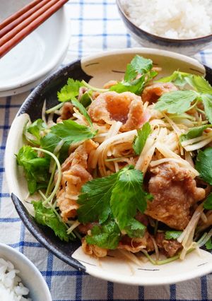 揚げ豚の和スパイスで☆香味野菜和え-レシピのメイン写真