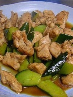 意外な組合せで!鶏肉ときゅうりの甘酢炒め-レシピのメイン写真