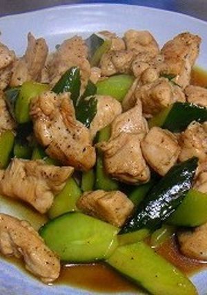 意外な組合せで！鶏肉ときゅうりの甘酢炒め-レシピのメイン写真