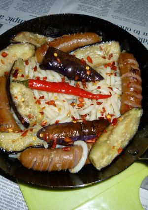 鉄パンで焼きなすとウィンナーの焼きうどん-レシピのメイン写真