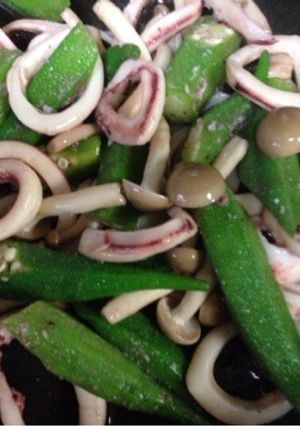 夏にはスタミナ♪イカとオクラの中華炒め-レシピのメイン写真