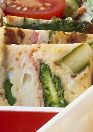 意外な組合わせ？！アスパラとカニの卵焼き-レシピのメイン写真