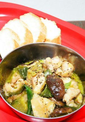 ☺鶏肉と椎茸の簡単エスニックアヒージョ☺-レシピのメイン写真