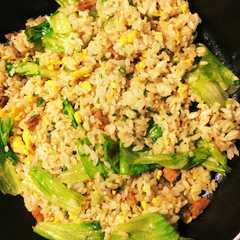 รูปของ 【冷凍炒飯アレンジ】簡単レタス炒飯