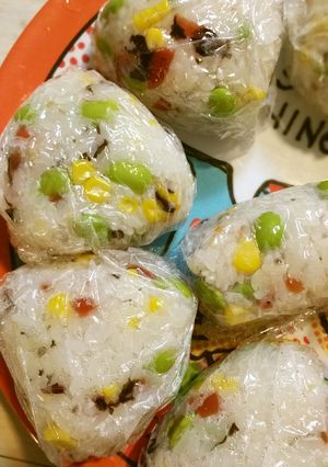 枝豆とコーンと甘い梅のおにぎり♥朝ご飯-レシピのメイン写真