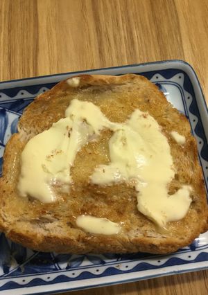 くるみ入り食パンのトースト-レシピのメイン写真