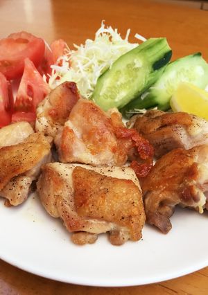 ジューシーな鶏もも肉の塩コショウ焼き♡-レシピのメイン写真