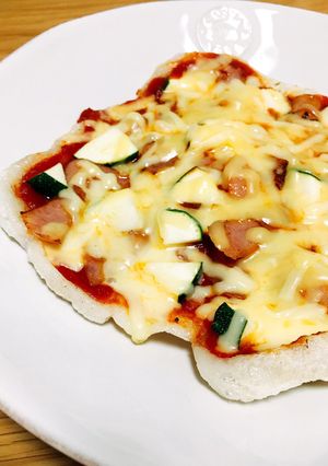 簡単♪ズッキーニとウインナーの餅ピザ-レシピのメイン写真