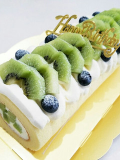 ふわふわ❤キウイロールケーキ♪-レシピのメイン写真