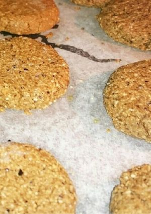 糖質制限でもピーナッツクッキー材料二種類-レシピのメイン写真