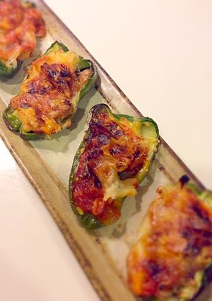 丸ごとピーマンのピザ焼き-レシピのメイン写真