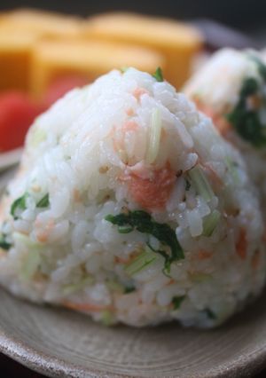 水菜と鮭のおにぎり (^o^)♪-レシピのメイン写真