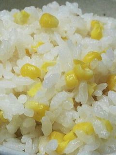夏の楽しみ♪とうもろこしの炊き込みご飯-レシピのメイン写真