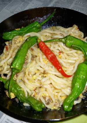 鉄パンで炒り卵＋ししとうの焼きうどん-レシピのメイン写真