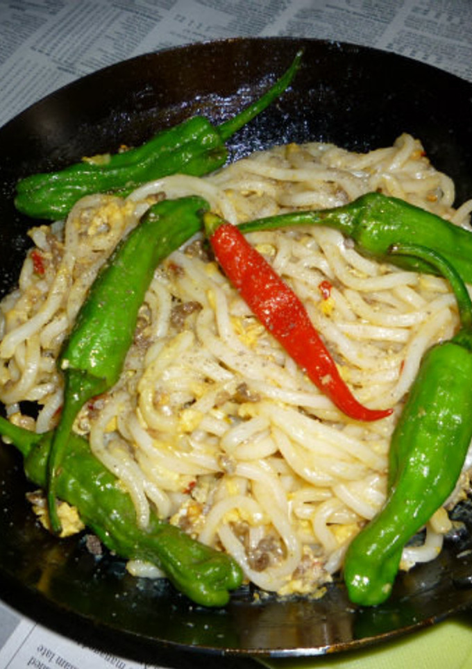 鉄パンで炒り卵＋ししとうの焼きうどん-レシピのメイン写真