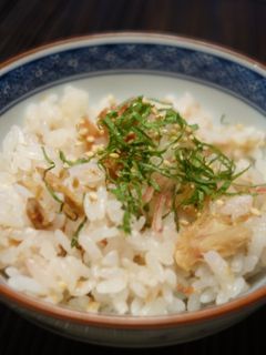 夏におすすめ!梅ツナ炊き込みご飯-レシピのメイン写真