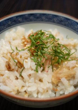 夏におすすめ！梅ツナ炊き込みご飯-レシピのメイン写真