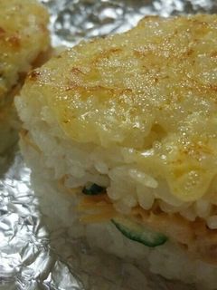 ツナときゅうり入りマヨ焼きおにぎり♪-レシピのメイン写真
