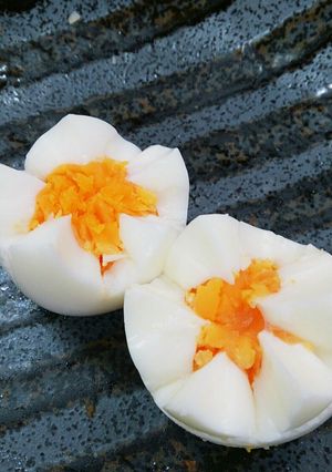 ハサミで簡単♪お花のゆで卵-レシピのメイン写真