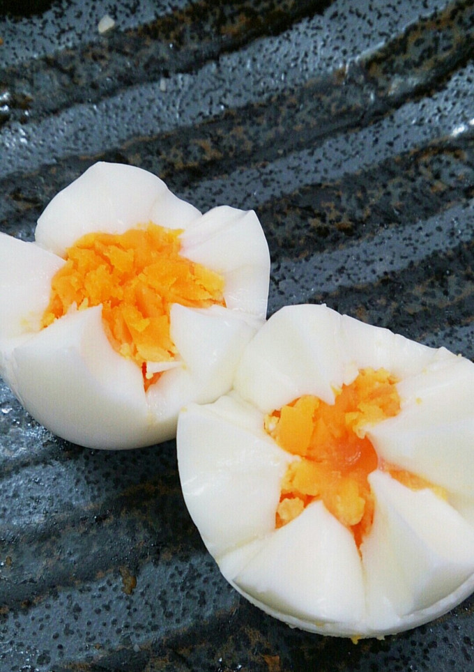 ハサミで簡単♪お花のゆで卵-レシピのメイン写真