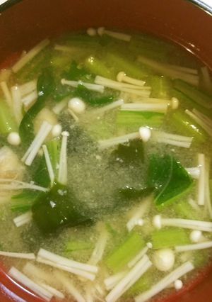 えのきと☆蕪の葉☆ワカメのお味噌汁-レシピのメイン写真