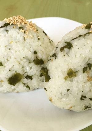 ☆茎わかめ 梅 おにぎり-レシピのメイン写真