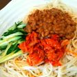 キムチ納豆ざるうどん。タレは『ジャン』
