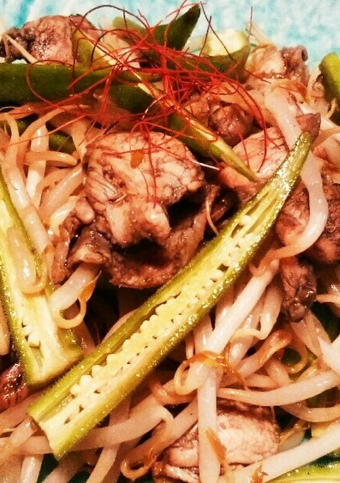 地鶏の炭火焼き◦おくら◦もやしの炒め物-レシピのメイン写真