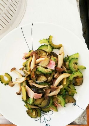 ゴーヤとベーコンの野菜炒め-レシピのメイン写真