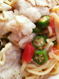ぶっかけトマトうどんOnゆで鶏-レシピのメイン写真