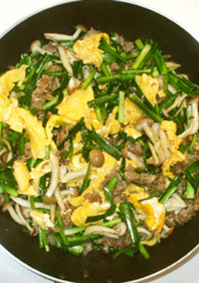 牛肉とにらと炒り卵の炒め物♪簡単野菜炒め-レシピのメイン写真