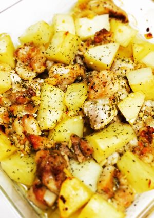 簡単！鶏もも肉とジャガイモのオーブン焼き-レシピのメイン写真
