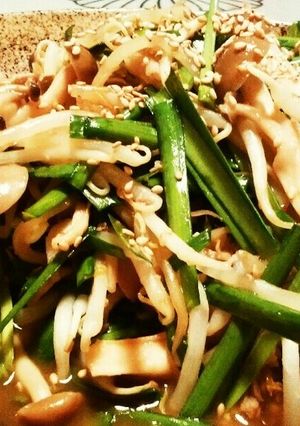 にら◦もやし◦しめじ◦豚肉シンプル炒め-レシピのメイン写真