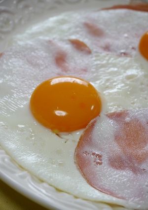 簡単!目玉焼き 黄身後乗せ-レシピのメイン写真