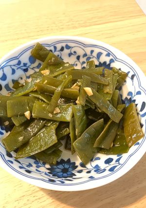 茎わかめのニンニクめんつゆ炒め。手がとまらない😋-レシピのメイン写真