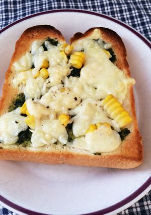 たっぷりチーズとコーンのトースト-レシピのメイン写真