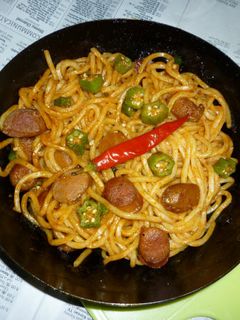 鉄パンでオクラ+ウィンナー甘辛焼きうどん-レシピのメイン写真