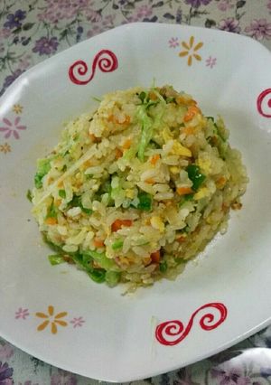 ☆野菜たっぷり彩りチャーハン☆-レシピのメイン写真