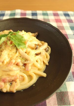 ランチにピッタリ☆うどんカルボナーラ-レシピのメイン写真