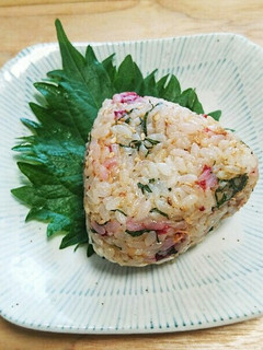 酸っぱすぎる梅干で♪大葉梅おかかオニギリ-レシピのメイン写真