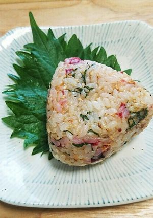 酸っぱすぎる梅干で♪大葉梅おかかオニギリ-レシピのメイン写真