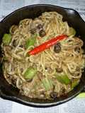 合い挽き肉・しめじ・オクラの焼きうどん