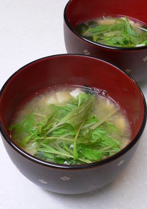 普通の味噌汁に♪トッピングで水菜☆-レシピのメイン写真