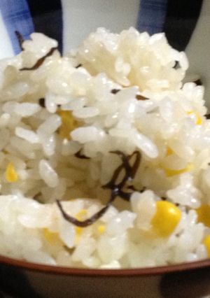 シャキッとコーンと塩昆布の混ぜご飯-レシピのメイン写真